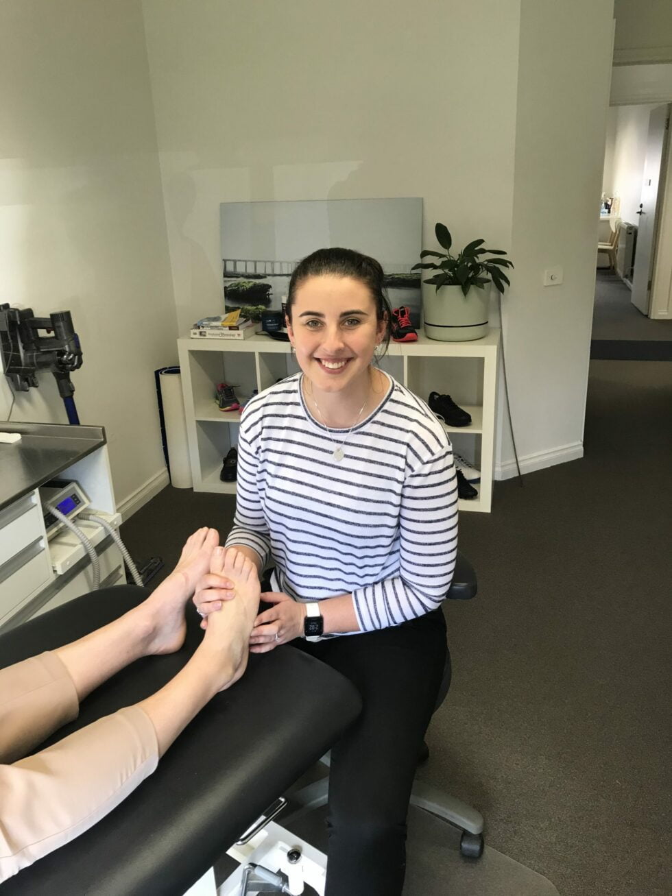 do-you-have-pain-on-the-outside-of-your-foot-torquay-sports-medicine